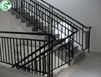 販売のためのモダンな金属階段手すりのデザインを簡単に組み立てる